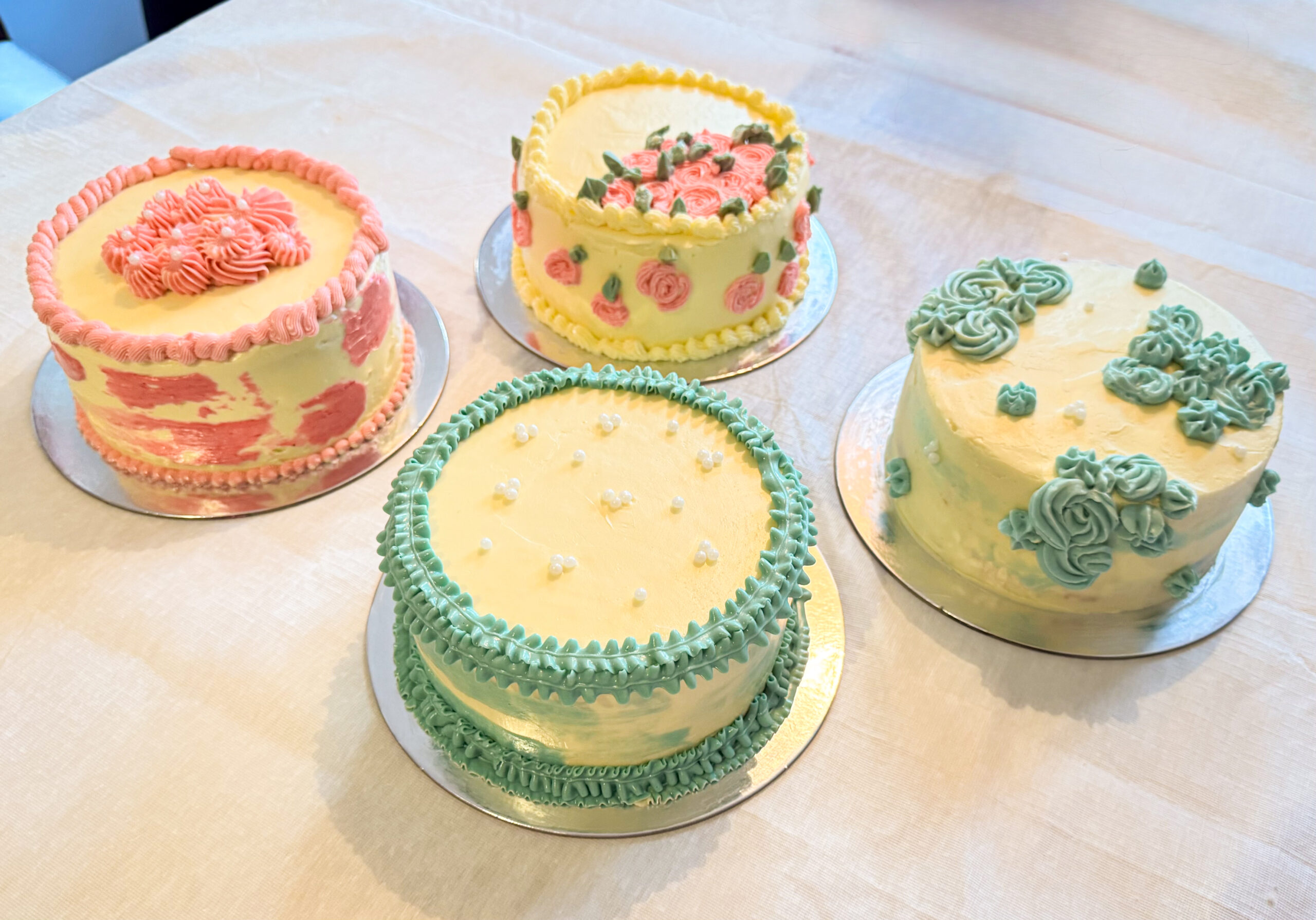 4 cakes from students