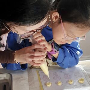 Parent & Child signature cake decorating workshop