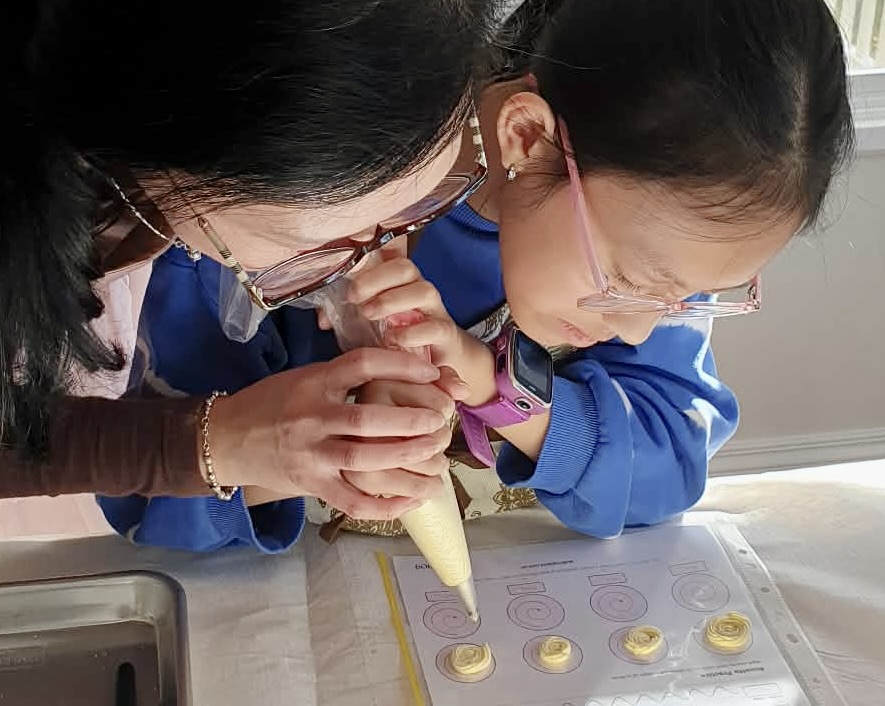 parent-child-signature-cake-decorating-workshop